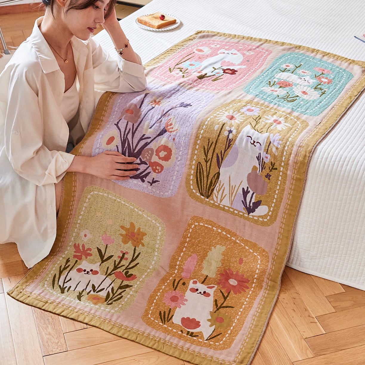 91家纺网 家纺一手货源 找家纺 沐瑟家纺 2025新款卡通A类全棉四层纱布浴巾加大毛巾-第四组 花丛猫 150*75cm