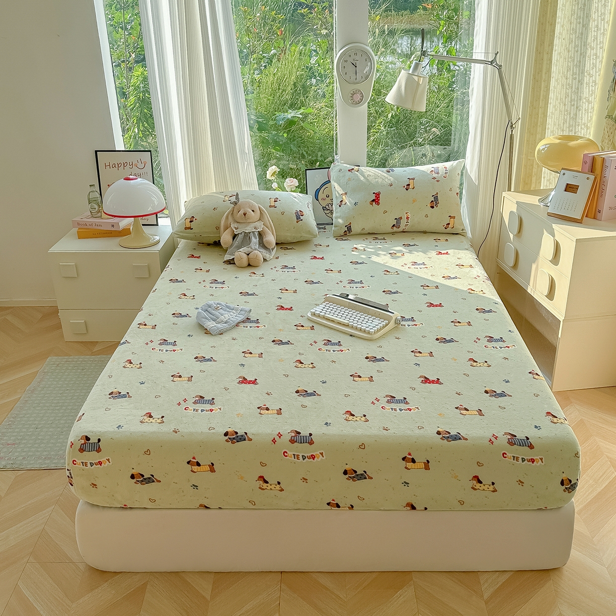 91家纺网 家纺一手货源 找家纺 沐芷 2025 加厚高克重牛奶绒床笠单件/床笠三件套  床笠款床罩床垫保护套罩 【绒】绿色腊肠狗