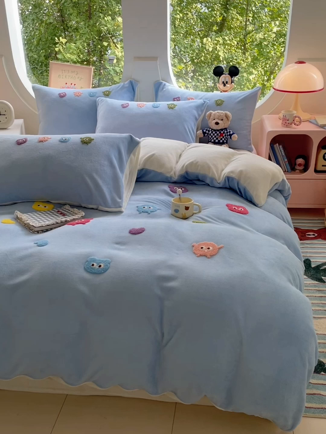 91家纺网 家纺一手货源 找家纺 优卡迪家纺馆 2025新款牛奶绒毛巾绣四件套 下载文件包含买家秀 小怪兽-天蓝