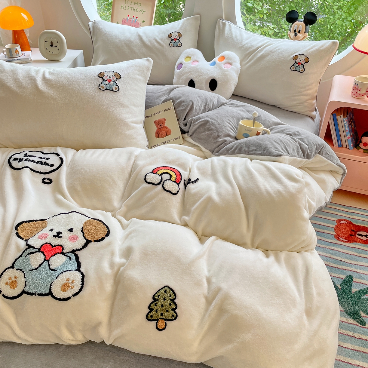 91家纺网 家纺一手货源 找家纺 优卡迪家纺馆 2025新款牛奶绒毛巾绣四件套 下载文件包含买家秀 小奶狗-奶白