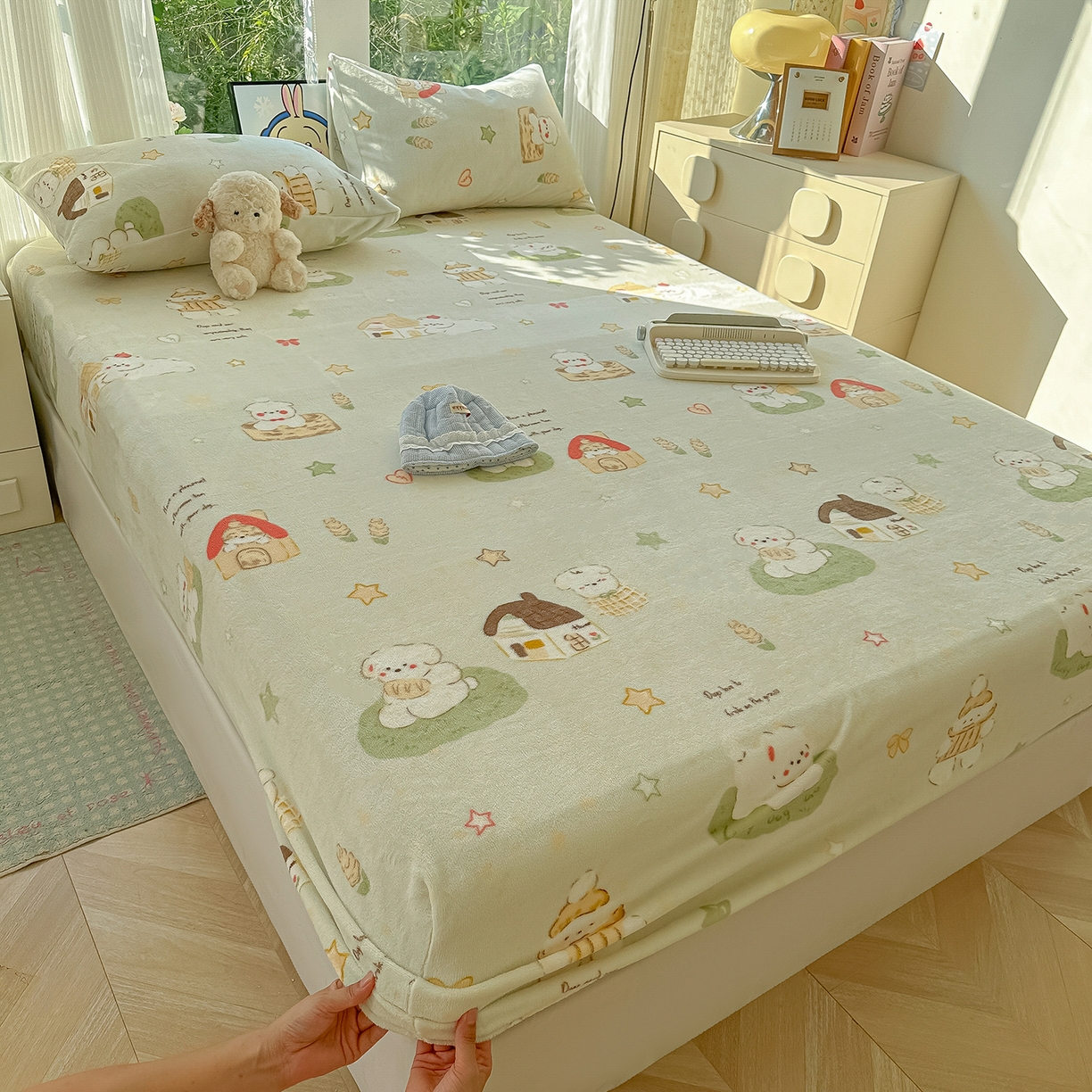 91家纺网 家纺一手货源 找家纺 沐芷 2025 加厚高克重牛奶绒床笠单件/床笠三件套  床笠款床罩床垫保护套罩 【绒】奶萌修狗