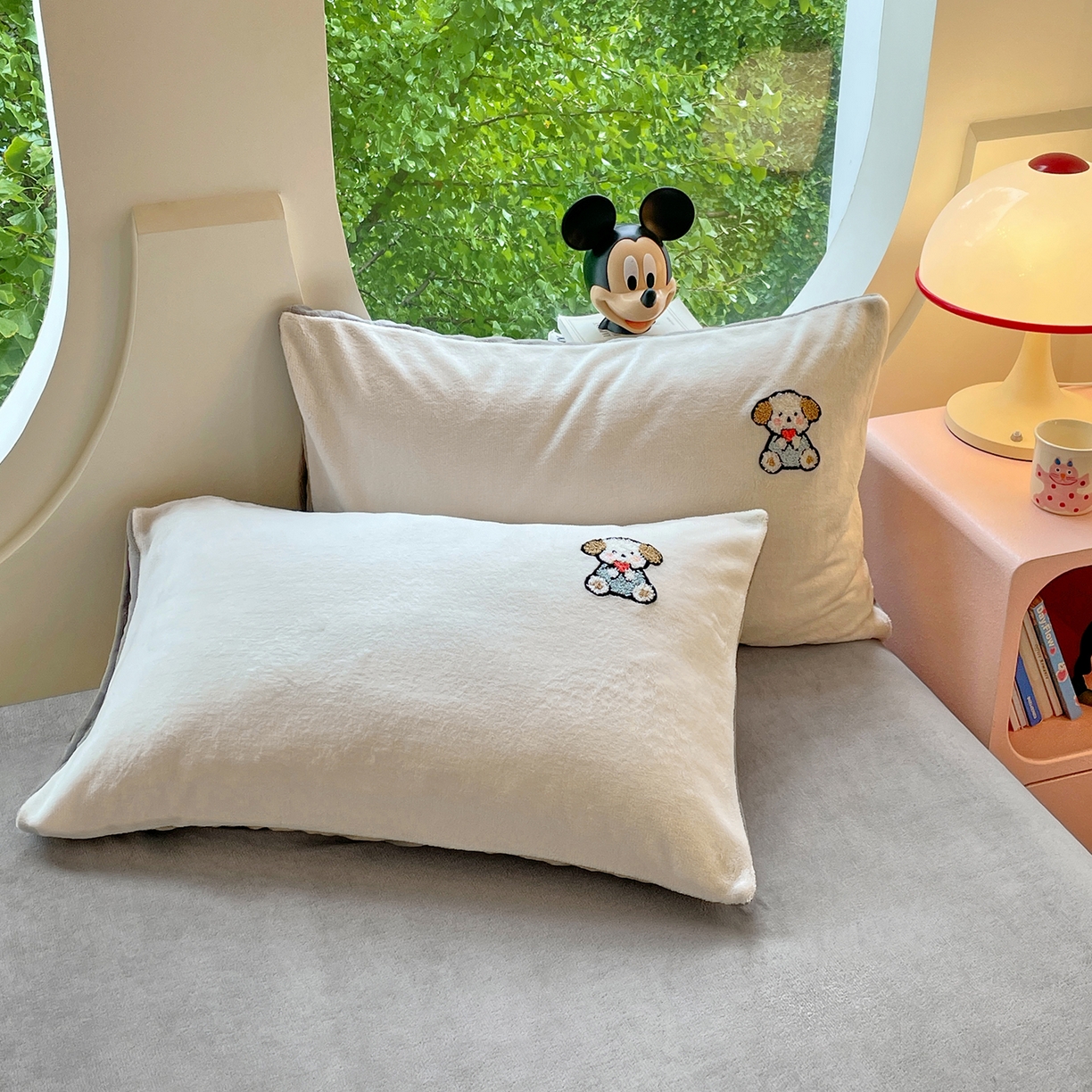 91家纺网 家纺一手货源 找家纺 优卡迪家纺馆 2025新款牛奶绒毛巾绣四件套 下载文件包含买家秀 小奶狗-奶白