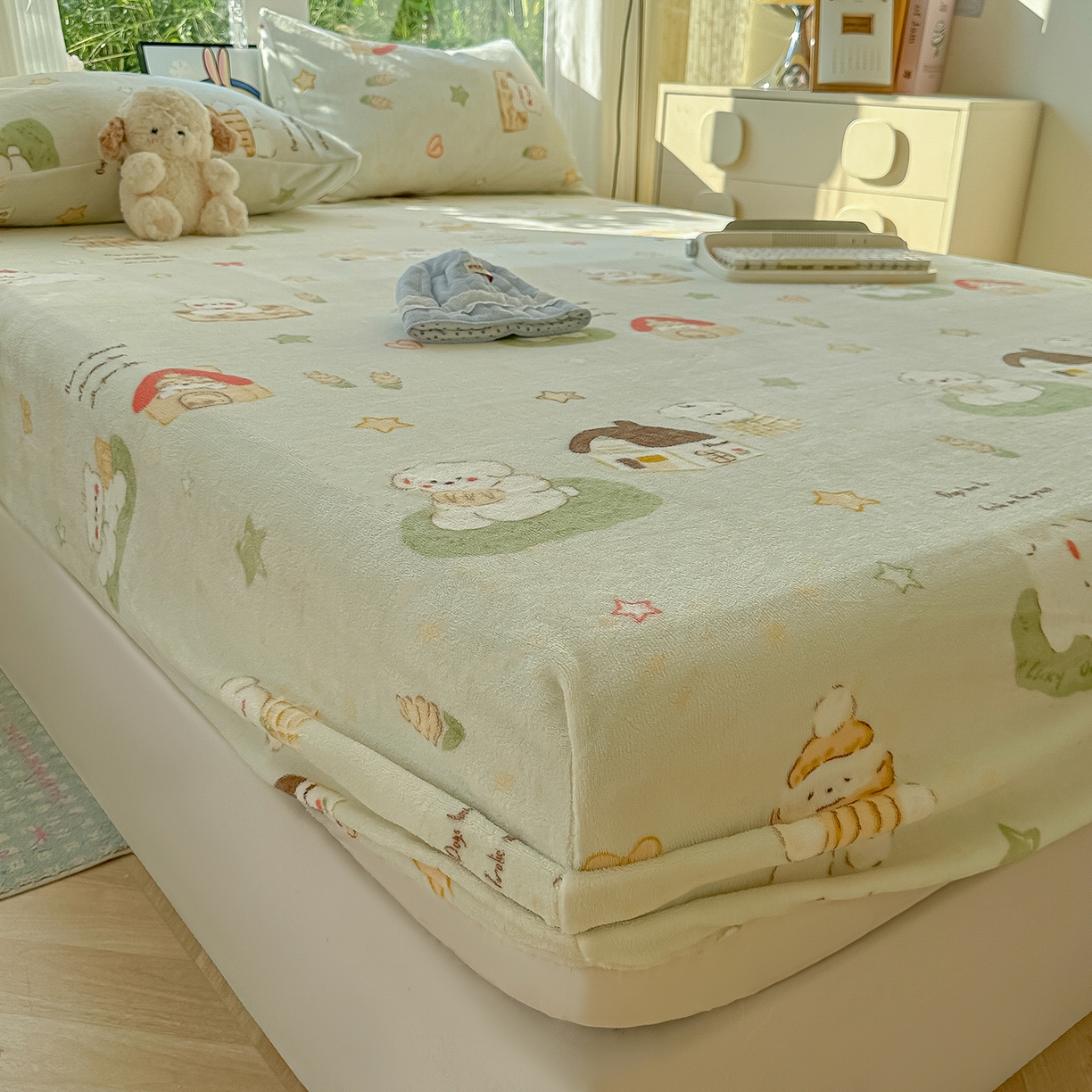 91家纺网 家纺一手货源 找家纺 沐芷 2025 加厚高克重牛奶绒床笠单件/床笠三件套  床笠款床罩床垫保护套罩 【绒】奶萌修狗