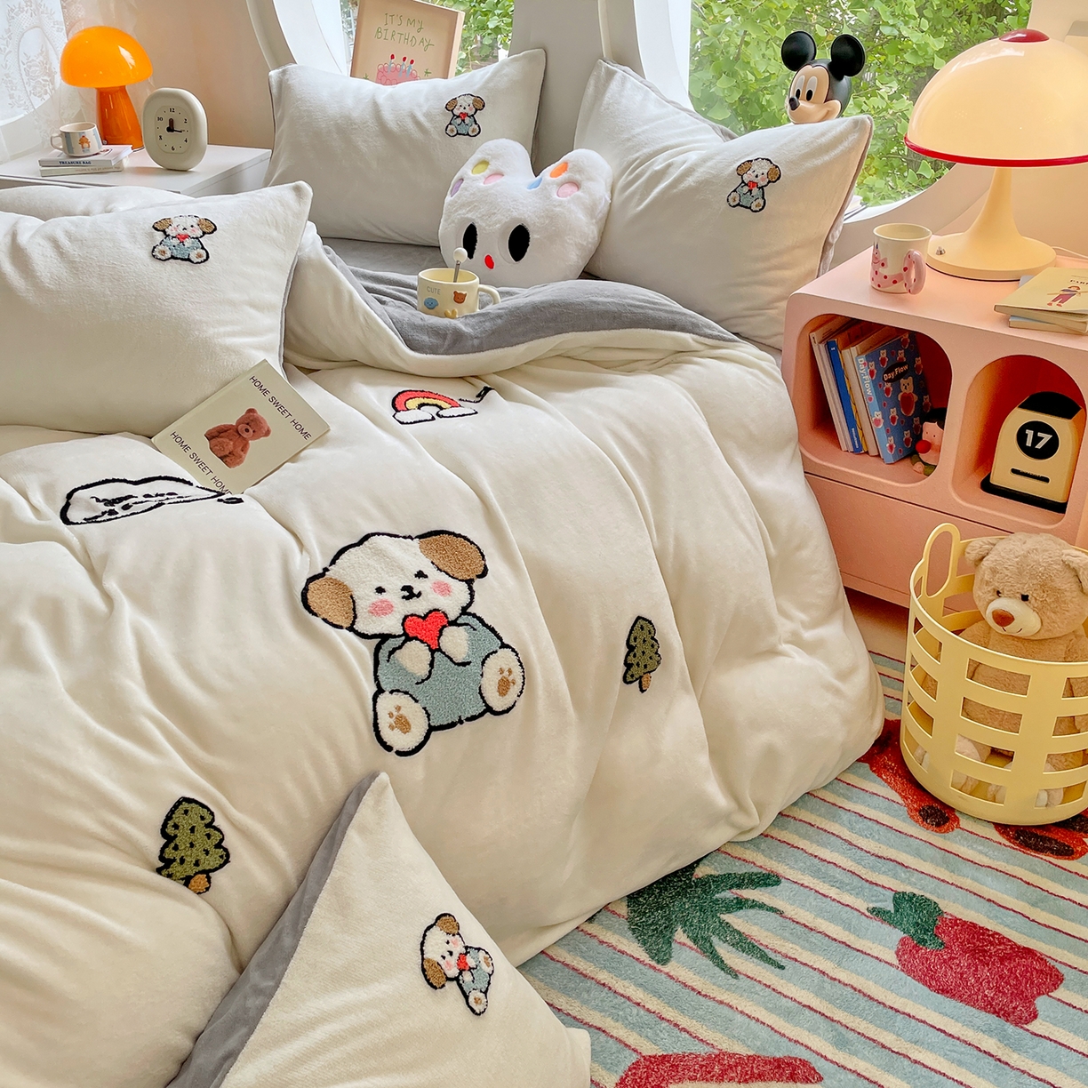 91家纺网 家纺一手货源 找家纺 优卡迪家纺馆 2025新款牛奶绒毛巾绣四件套 下载文件包含买家秀 小奶狗-奶白