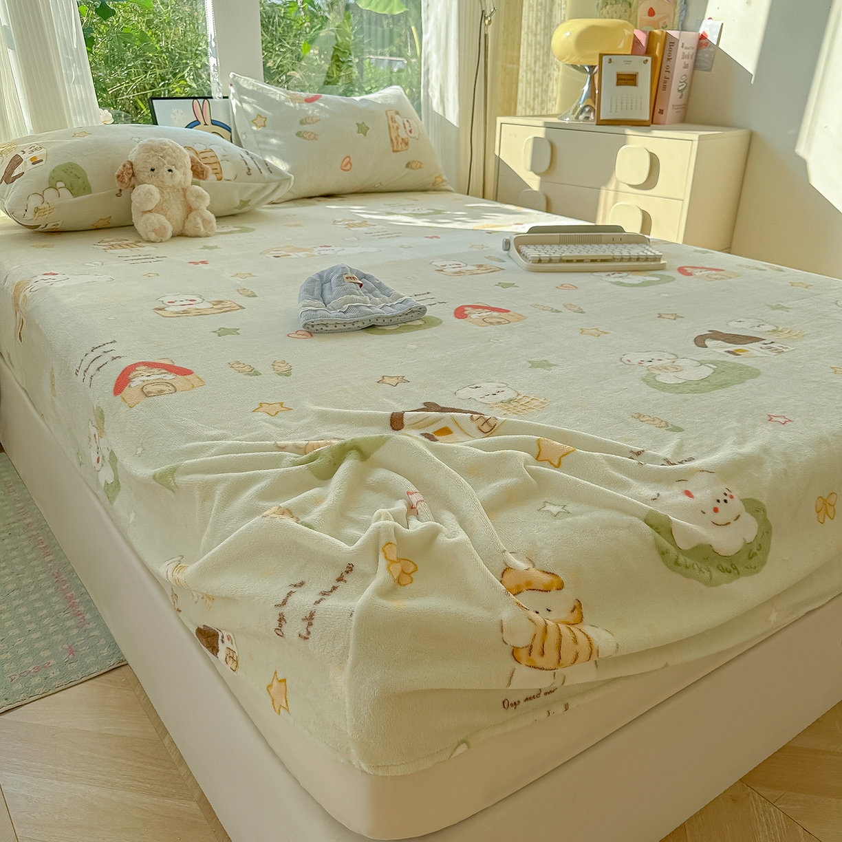 91家纺网 家纺一手货源 找家纺 沐芷 2025 加厚高克重牛奶绒床笠单件/床笠三件套  床笠款床罩床垫保护套罩 【绒】奶萌修狗