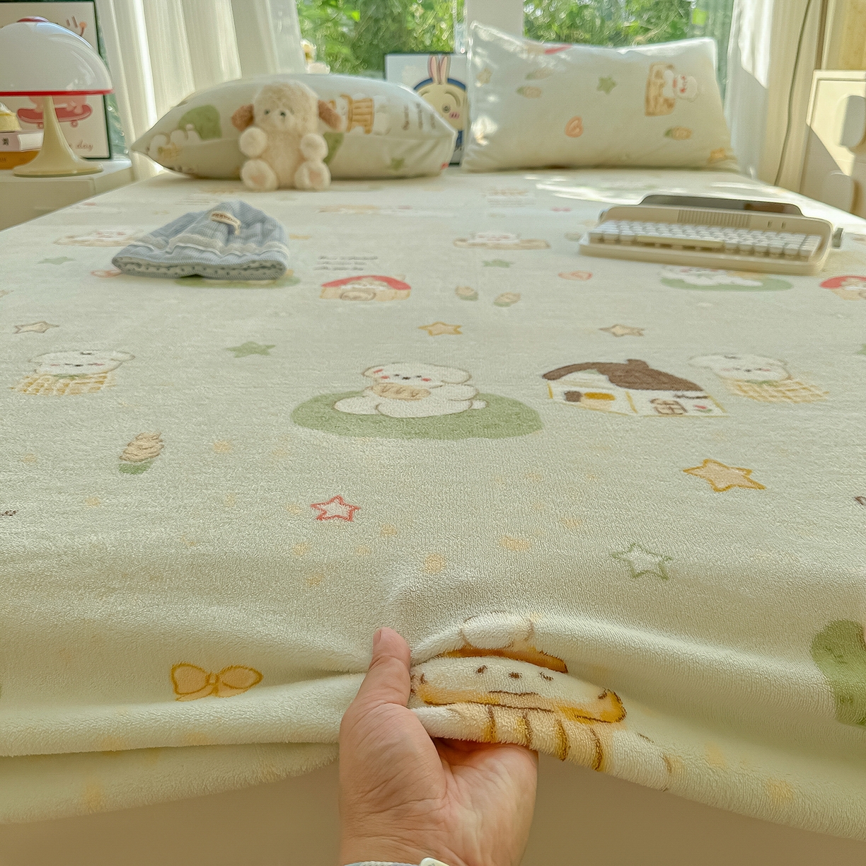 91家纺网 家纺一手货源 找家纺 沐芷 2025 加厚高克重牛奶绒床笠单件/床笠三件套  床笠款床罩床垫保护套罩 【绒】奶萌修狗