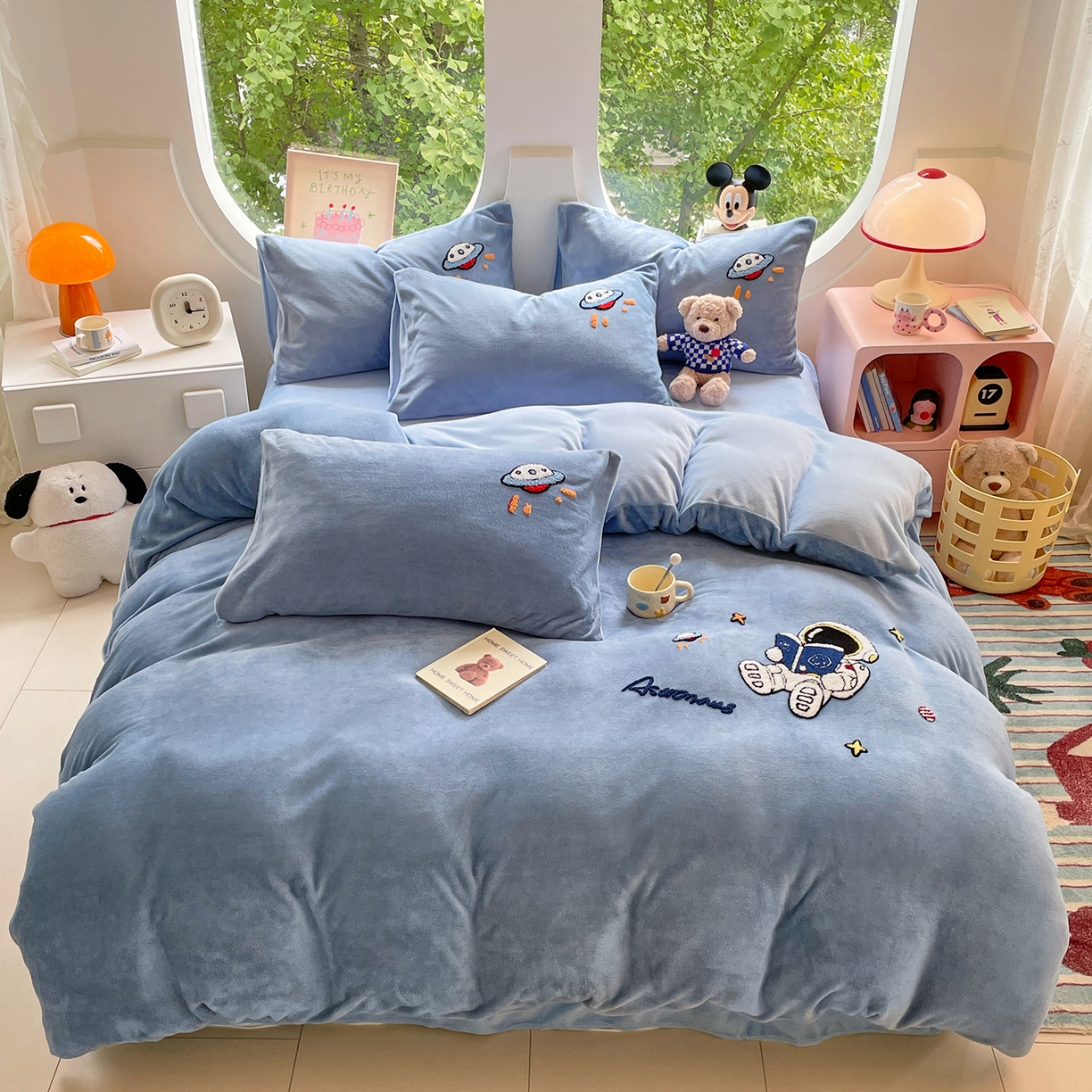 91家纺网 家纺一手货源 找家纺 优卡迪家纺馆 2025新款牛奶绒毛巾绣四件套 下载文件包含买家秀 宇航员-蓝灰