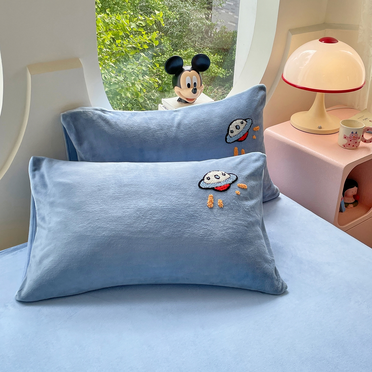 91家纺网 家纺一手货源 找家纺 优卡迪家纺馆 2025新款牛奶绒毛巾绣四件套 下载文件包含买家秀 宇航员-蓝灰