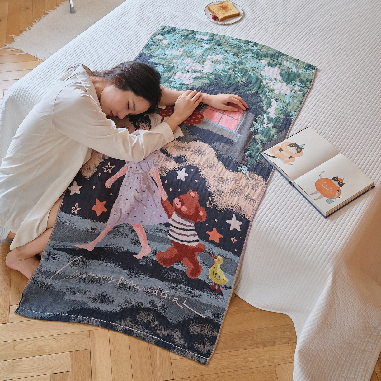 91家纺网 家纺一手货源 找家纺 沐瑟家纺 2025新款卡通A类全棉四层纱布浴巾加大毛巾-第四组 漫步 150*75cm