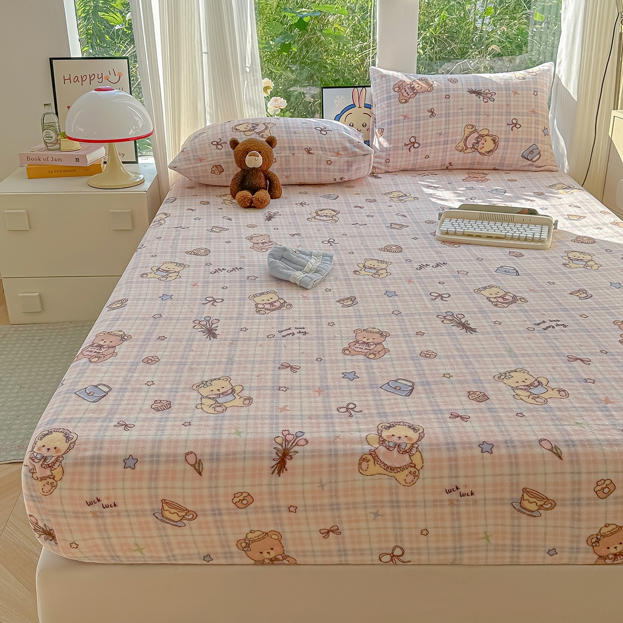 91家纺网 家纺一手货源 找家纺 沐芷 2025 加厚高克重牛奶绒床笠单件/床笠三件套  床笠款床罩床垫保护套罩 【绒】小熊紫