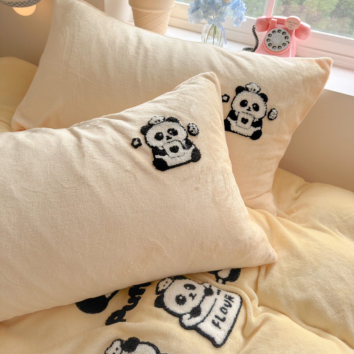 91家纺网 家纺一手货源 找家纺 优卡迪家纺馆 2025新款牛奶绒毛巾绣四件套 下载文件包含买家秀 芝士熊猫-奶黄