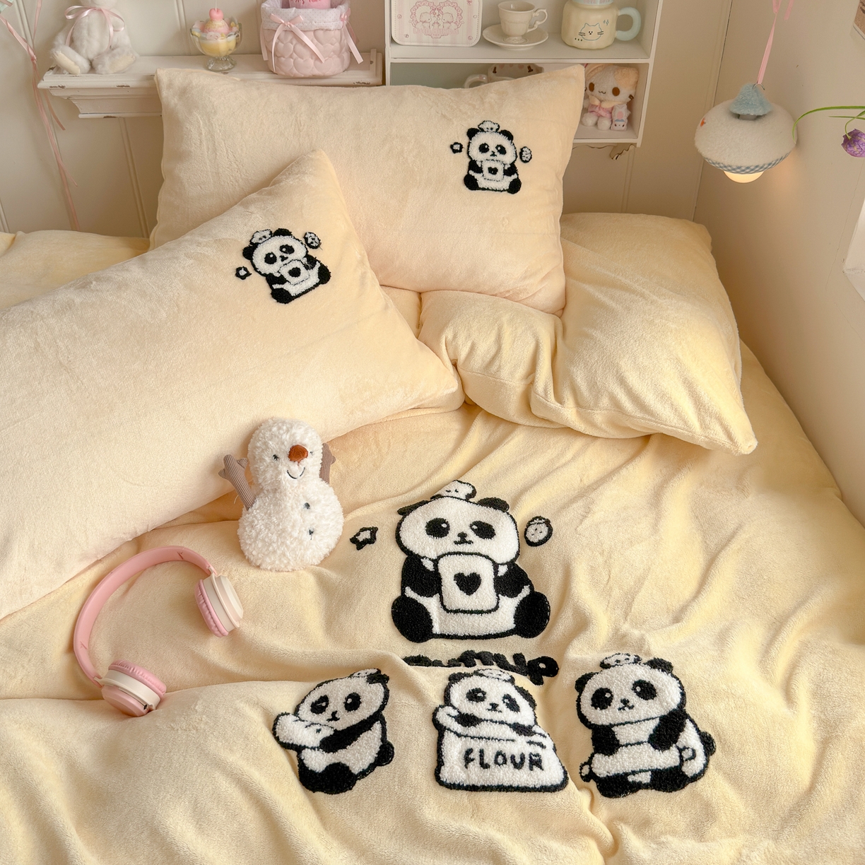 91家纺网 家纺一手货源 找家纺 优卡迪家纺馆 2025新款牛奶绒毛巾绣四件套 下载文件包含买家秀 芝士熊猫-奶黄
