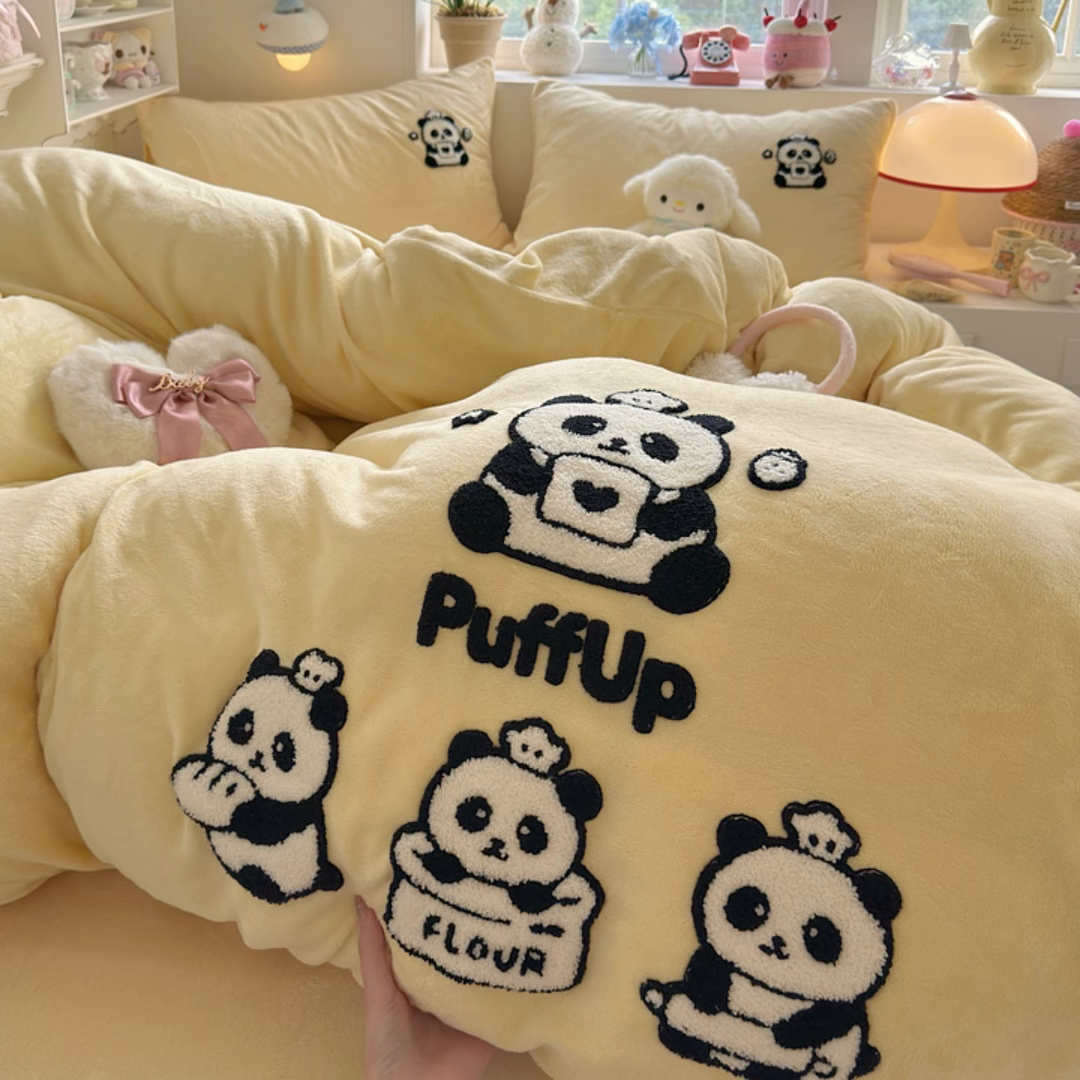 91家纺网 家纺一手货源 找家纺 优卡迪家纺馆 2025新款牛奶绒毛巾绣四件套 下载文件包含买家秀 芝士熊猫-奶黄