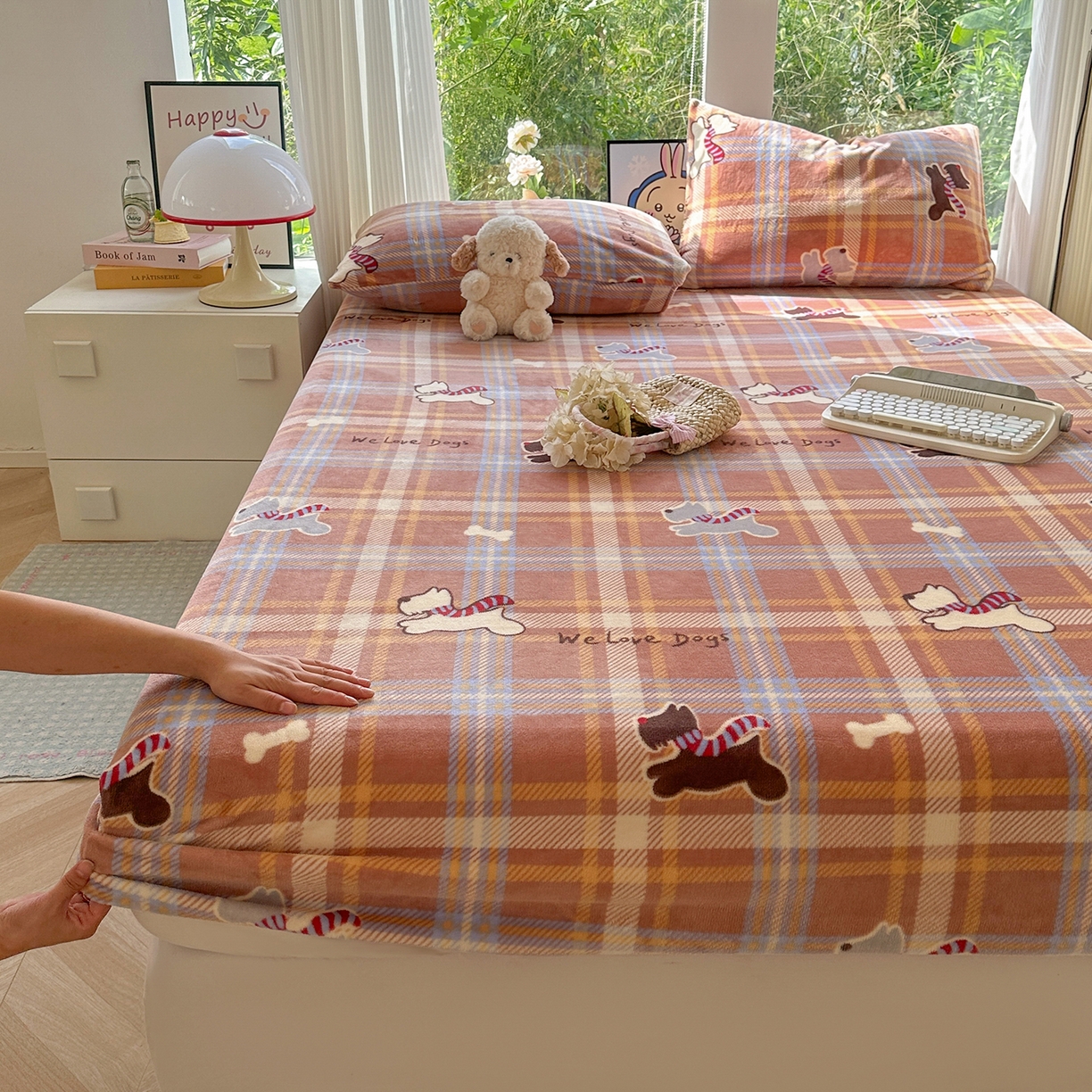 91家纺网 家纺一手货源 找家纺 沐芷 2025 加厚高克重牛奶绒床笠单件/床笠三件套  床笠款床罩床垫保护套罩 【绒】围脖咖咖