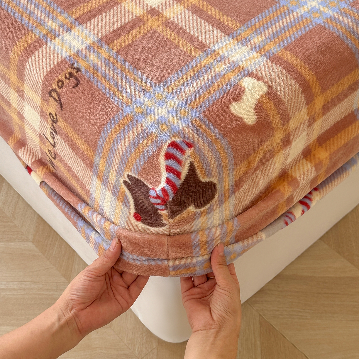 91家纺网 家纺一手货源 找家纺 沐芷 2025 加厚高克重牛奶绒床笠单件/床笠三件套  床笠款床罩床垫保护套罩 【绒】围脖咖咖