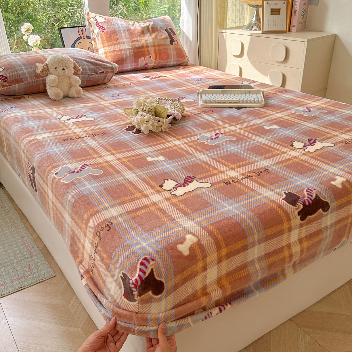 91家纺网 家纺一手货源 找家纺 沐芷 2025 加厚高克重牛奶绒床笠单件/床笠三件套  床笠款床罩床垫保护套罩 【绒】围脖咖咖