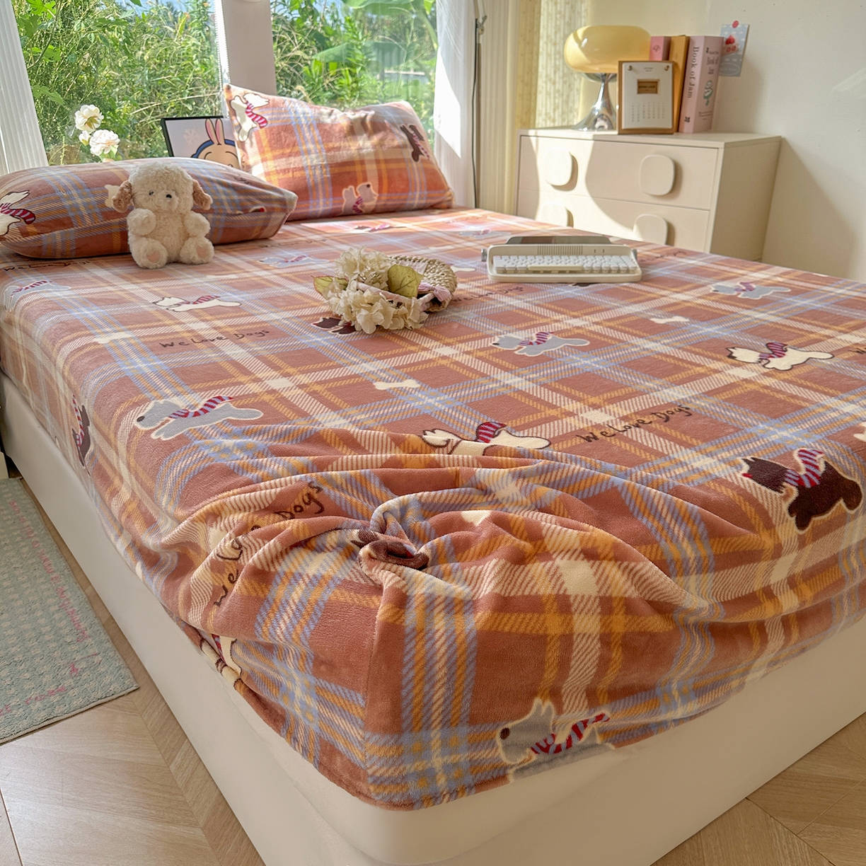 91家纺网 家纺一手货源 找家纺 沐芷 2025 加厚高克重牛奶绒床笠单件/床笠三件套  床笠款床罩床垫保护套罩 【绒】围脖咖咖