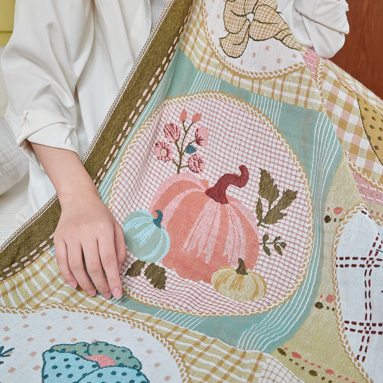 91家纺网 家纺一手货源 找家纺 沐瑟家纺 2025新款卡通A类全棉四层纱布浴巾加大毛巾-第四组 田园时光 150*75cm