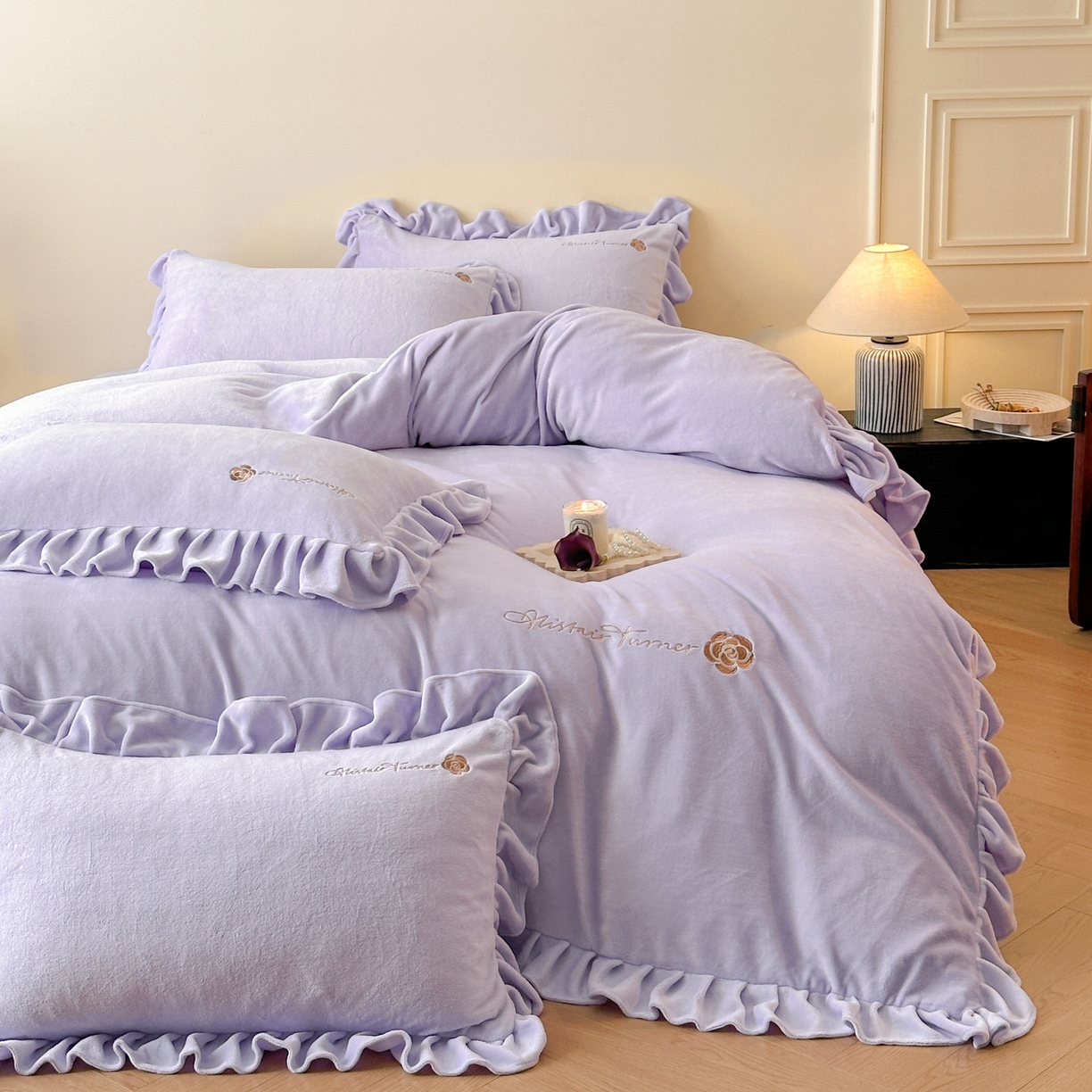 91家纺网 家纺一手货源 找家纺 花满路 2025新款亲肤舒适绒四件套-山茶花系列 山茶花-紫