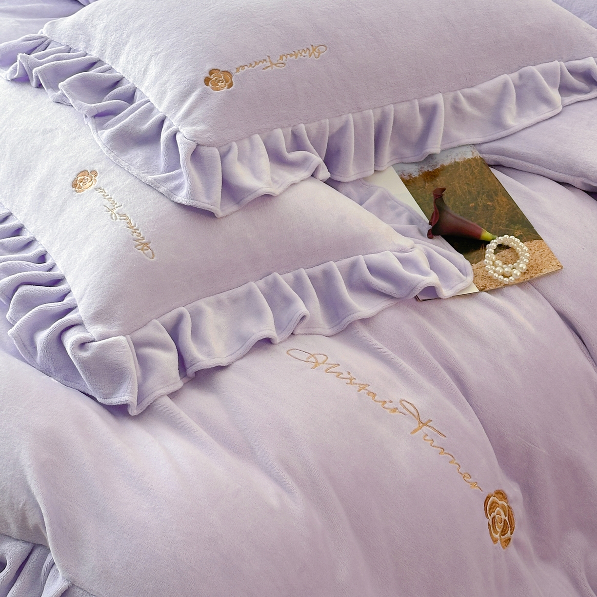 91家纺网 家纺一手货源 找家纺 花满路 2025新款亲肤舒适绒四件套-山茶花系列 山茶花-紫