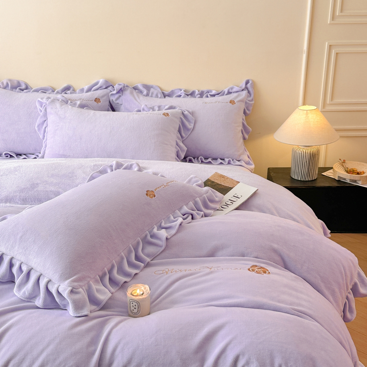 91家纺网 家纺一手货源 找家纺 花满路 2025新款亲肤舒适绒四件套-山茶花系列 山茶花-紫