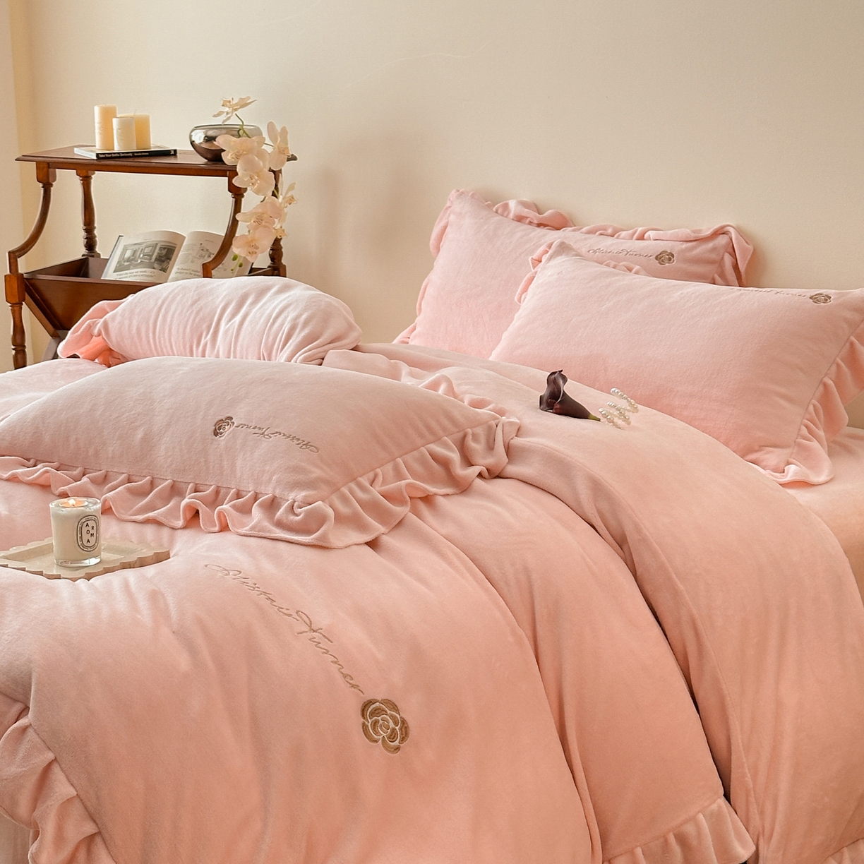 91家纺网 家纺一手货源 找家纺 （总）花满路 2025新款亲肤舒适绒四件套-山茶花系列