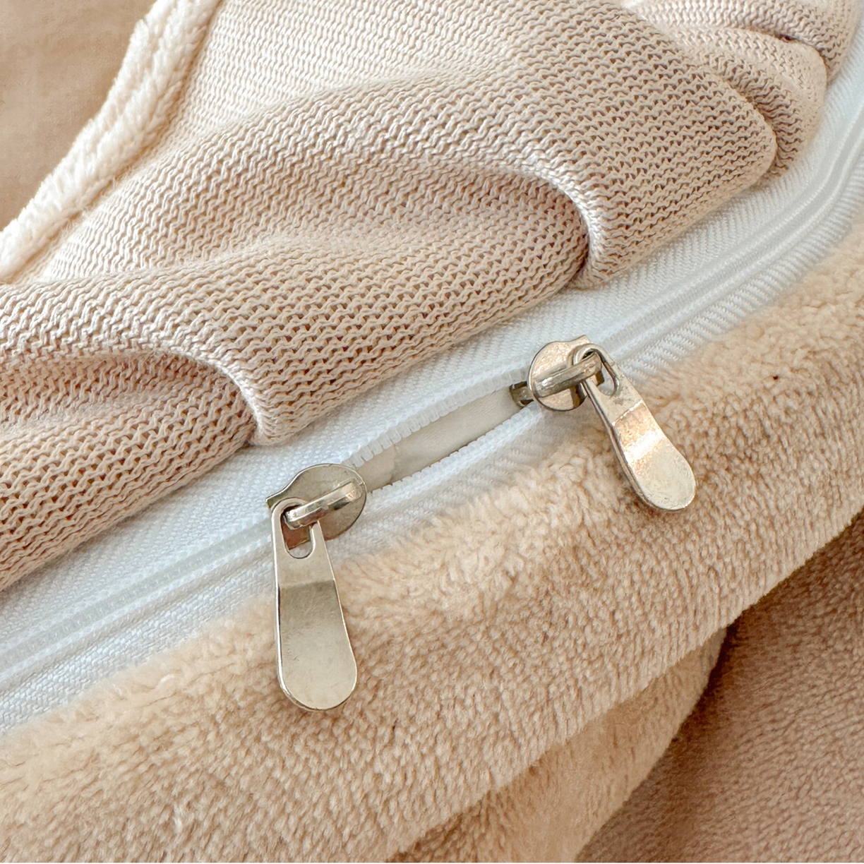 91家纺网 家纺一手货源 找家纺 花满路 2025新款亲肤舒适绒四件套-山茶花系列 山茶花-咖