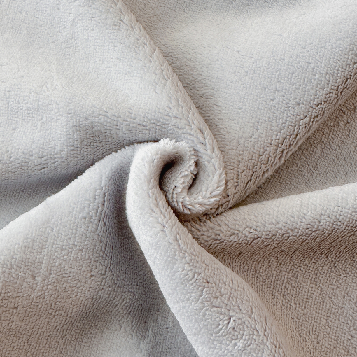 91家纺网 家纺一手货源 找家纺 花满路 2025新款亲肤舒适绒四件套-山茶花系列 山茶花-灰