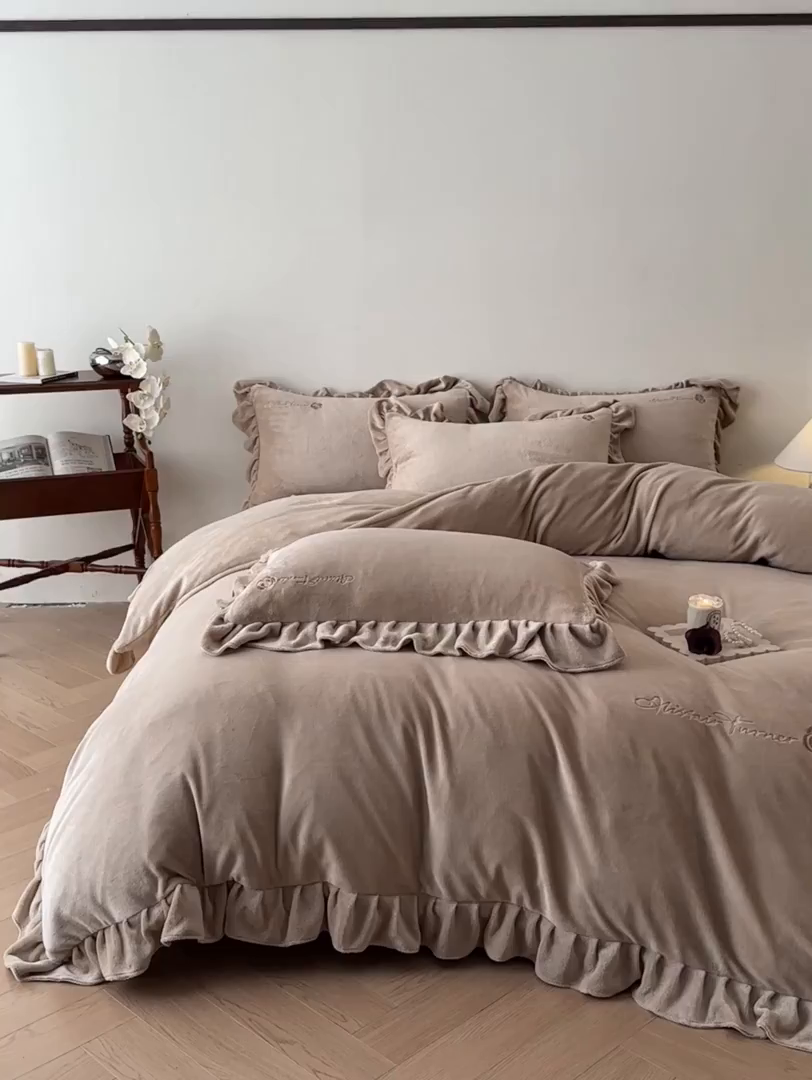 91家纺网 家纺一手货源 找家纺 花满路 2025新款亲肤舒适绒四件套-山茶花系列 山茶花-咖