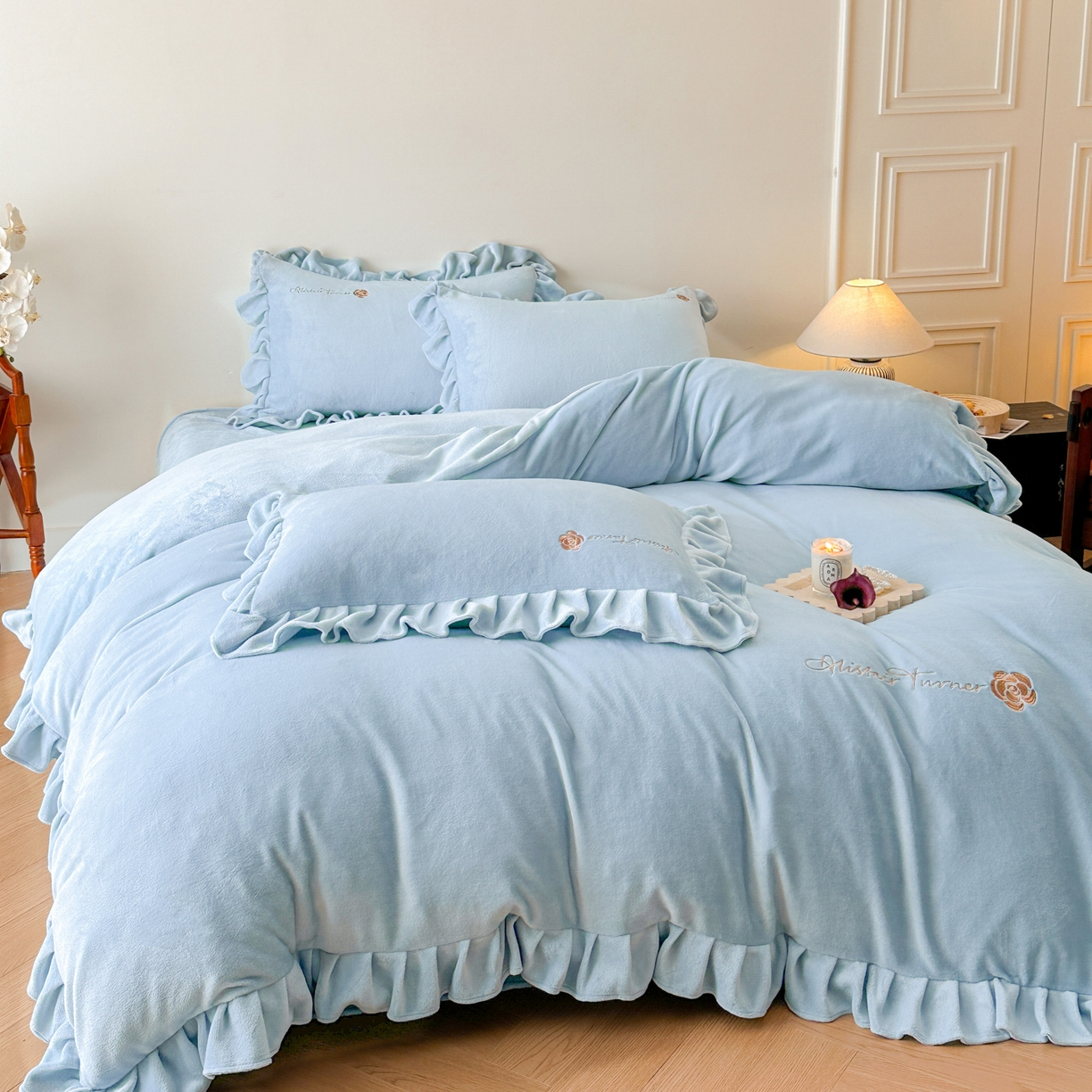 91家纺网 家纺一手货源 找家纺 花满路 2025新款亲肤舒适绒四件套-山茶花系列 山茶花-蓝