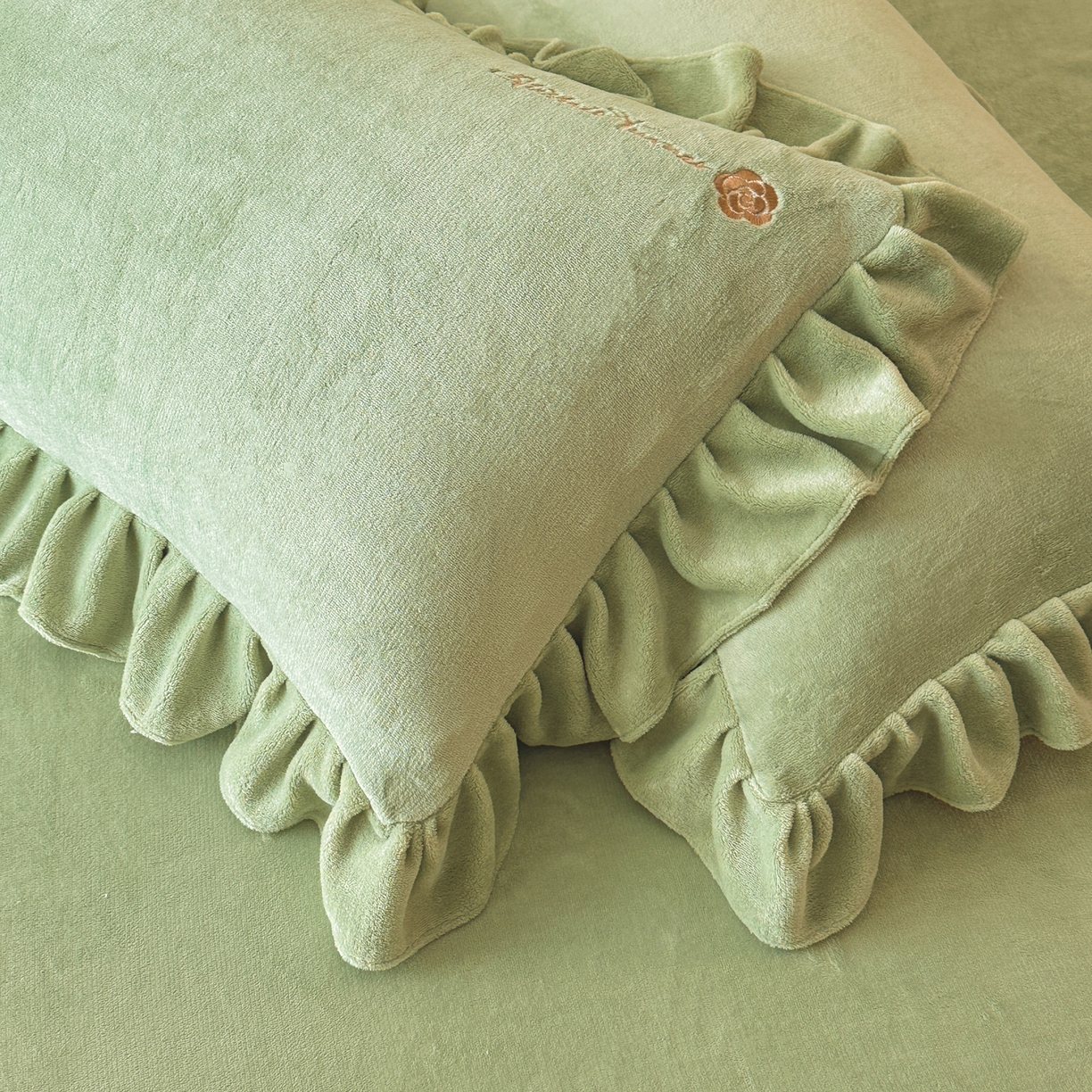 91家纺网 家纺一手货源 找家纺 花满路 2025新款亲肤舒适绒四件套-山茶花系列 山茶花-绿