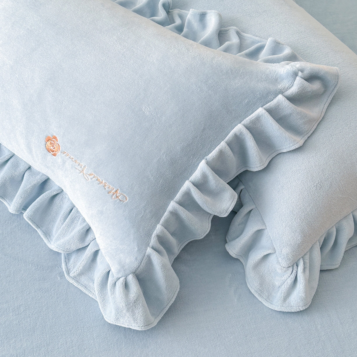 91家纺网 家纺一手货源 找家纺 花满路 2025新款亲肤舒适绒四件套-山茶花系列 山茶花-蓝