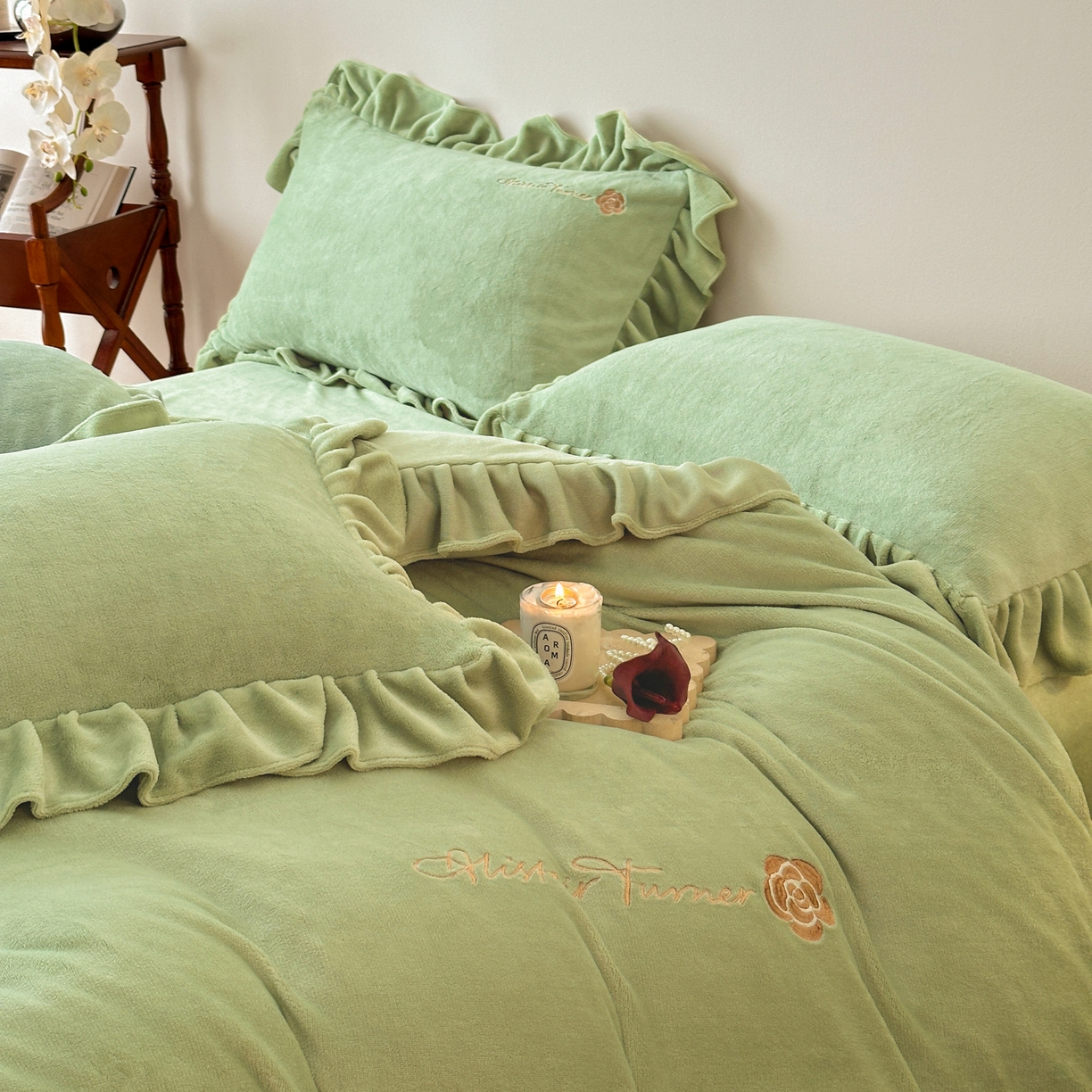 91家纺网 家纺一手货源 找家纺 花满路 2025新款亲肤舒适绒四件套-山茶花系列 山茶花-绿