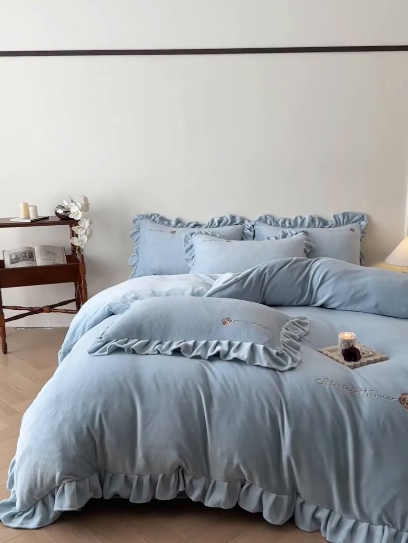 91家纺网 家纺一手货源 找家纺 花满路 2025新款亲肤舒适绒四件套-山茶花系列 山茶花-蓝