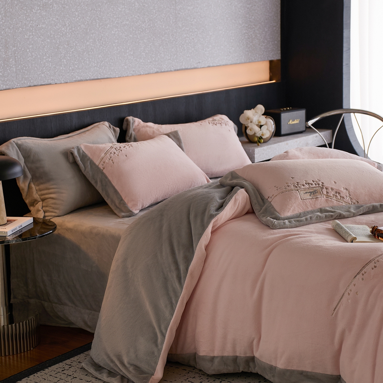 91家纺网 家纺一手货源 找家纺 （总）女子家纺 2025新款270g全消光牛奶绒四件套-卡曼缪斯