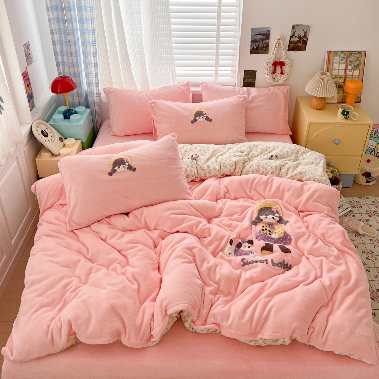 典曼家纺 2025新款卡通毛巾绣四件套 花田女孩