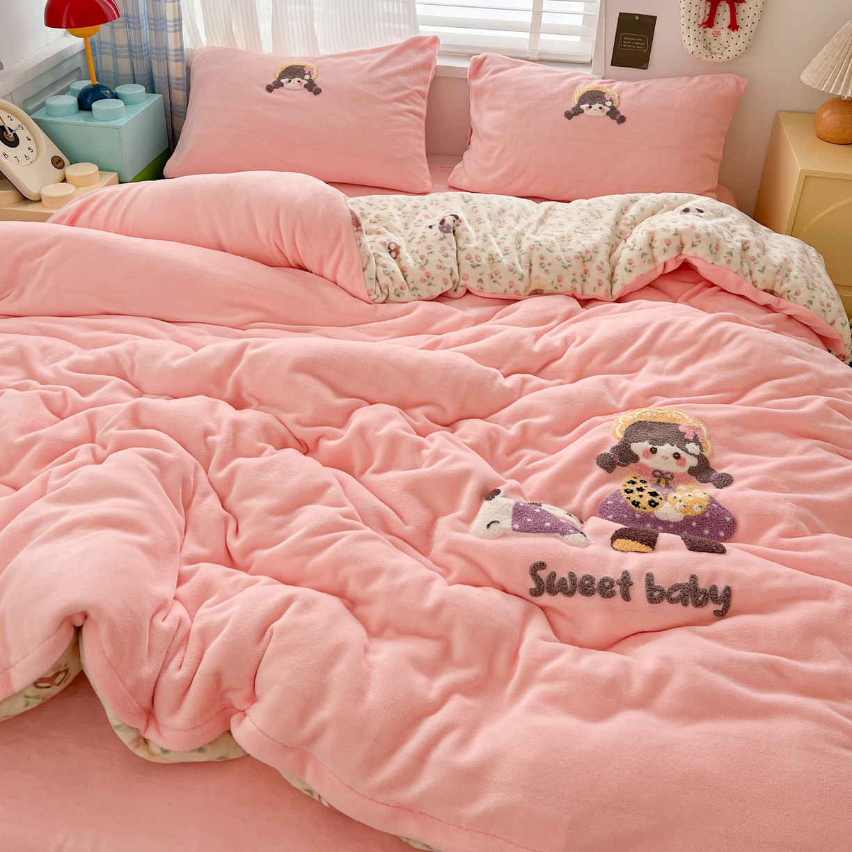 91家纺网 家纺一手货源 找家纺 典曼家纺 2025新款卡通毛巾绣四件套 花田女孩