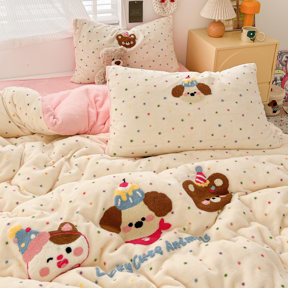 91家纺网 家纺一手货源 找家纺 典曼家纺 2025新款卡通毛巾绣四件套 蛋糕熊