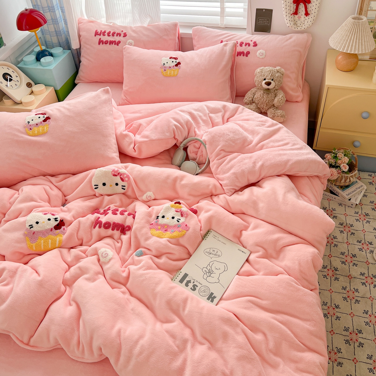 91家纺网 家纺一手货源 找家纺 典曼家纺 2025新款卡通毛巾绣四件套 KT粉