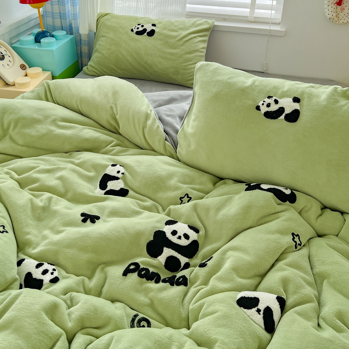 91家纺网 家纺一手货源 找家纺 典曼家纺 2025新款卡通毛巾绣四件套 胖胖熊绿