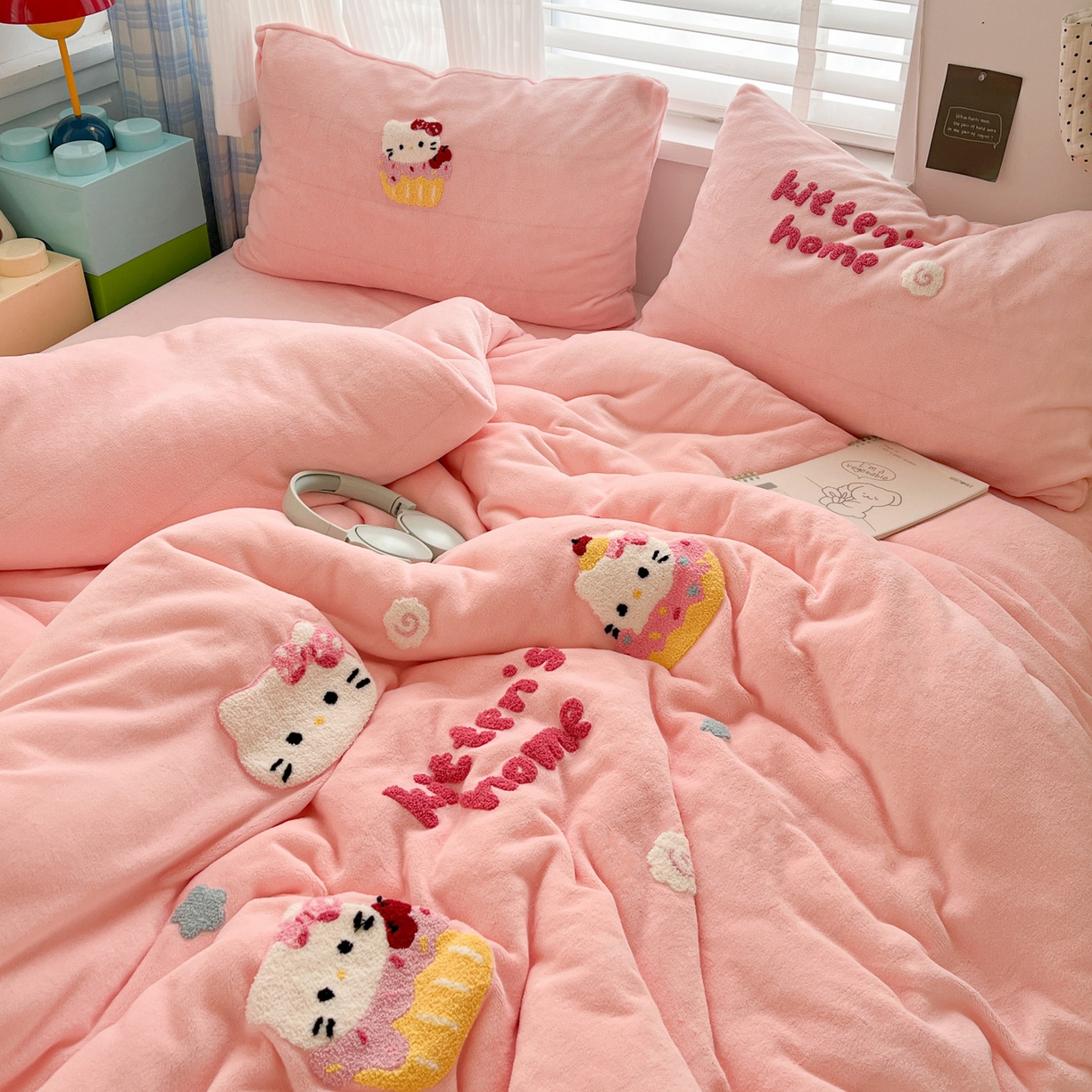 91家纺网 家纺一手货源 找家纺 典曼家纺 2025新款卡通毛巾绣四件套 KT粉