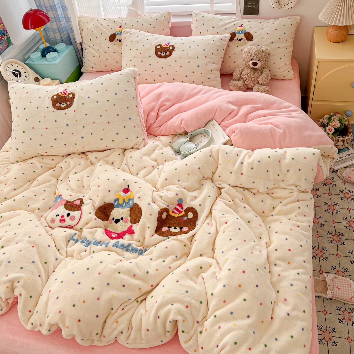 91家纺网 家纺一手货源 找家纺 典曼家纺 2025新款卡通毛巾绣四件套 蛋糕熊