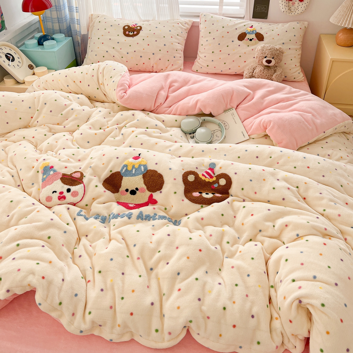 91家纺网 家纺一手货源 找家纺 典曼家纺 2025新款卡通毛巾绣四件套 蛋糕熊