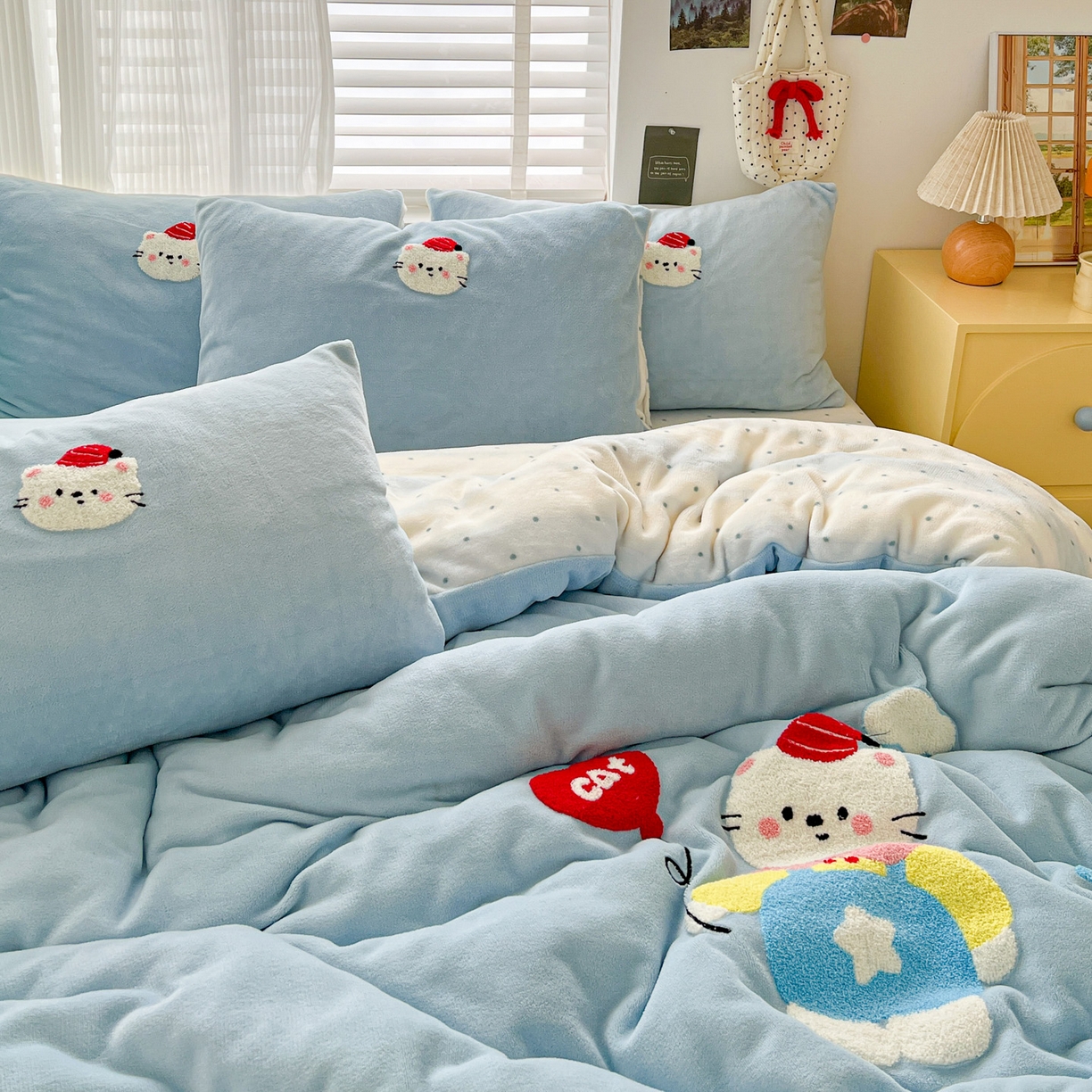 91家纺网 家纺一手货源 找家纺 典曼家纺 2025新款卡通毛巾绣四件套 KT蓝