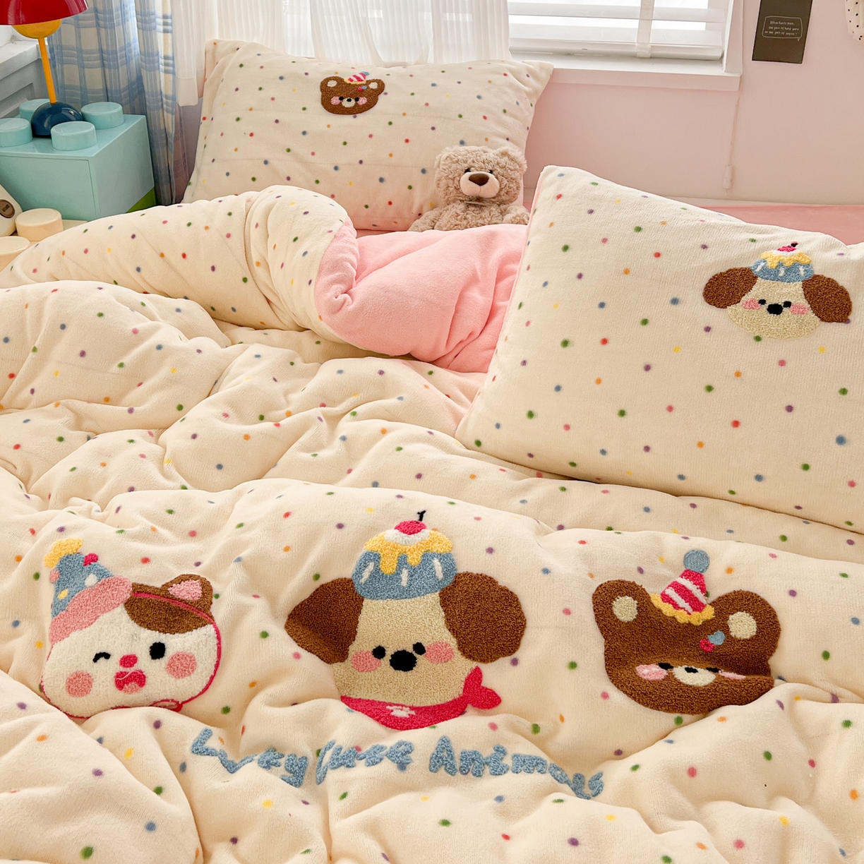 91家纺网 家纺一手货源 找家纺 典曼家纺 2025新款卡通毛巾绣四件套 蛋糕熊