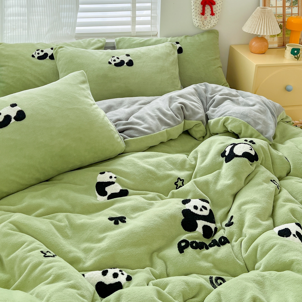 91家纺网 家纺一手货源 找家纺 典曼家纺 2025新款卡通毛巾绣四件套 胖胖熊绿