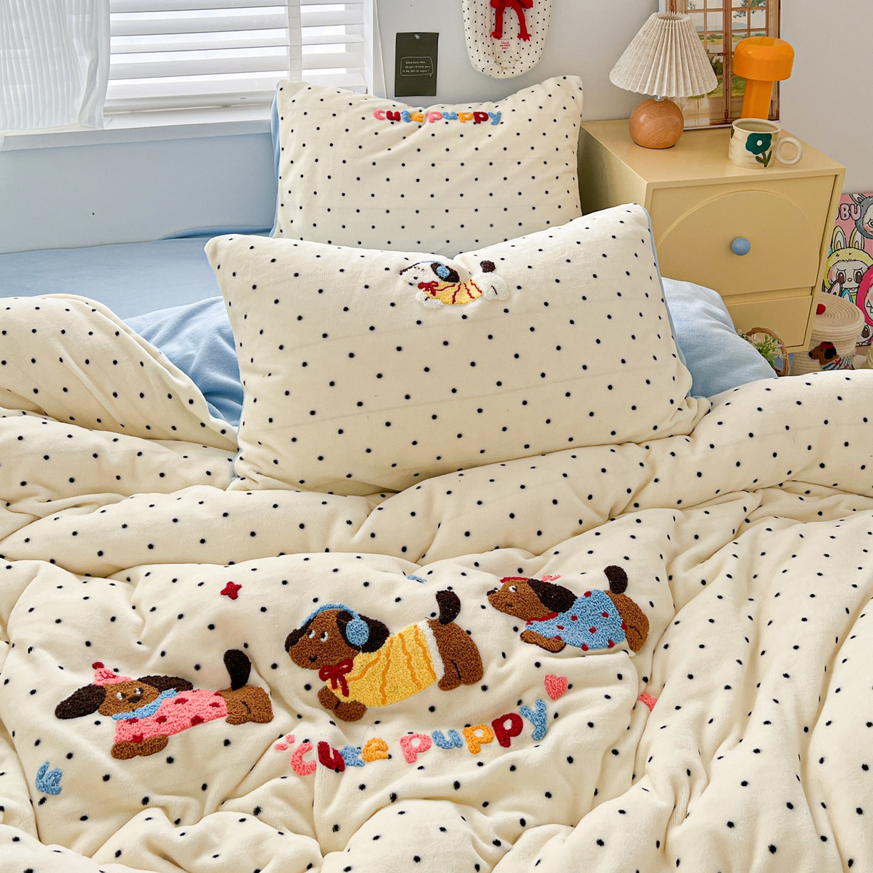 91家纺网 家纺一手货源 找家纺 典曼家纺 2025新款卡通毛巾绣四件套 腊肠狗