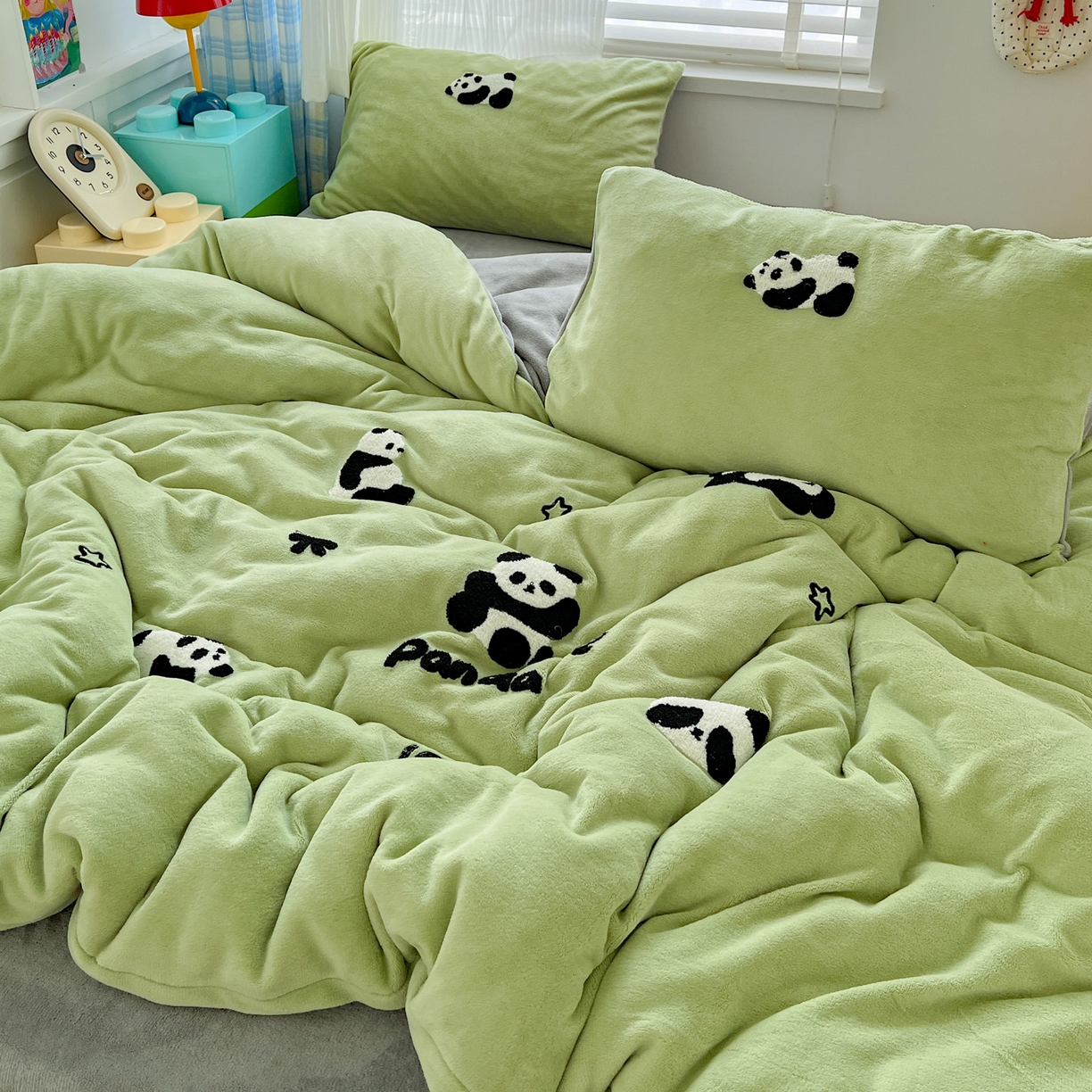 91家纺网 家纺一手货源 找家纺 典曼家纺 2025新款卡通毛巾绣四件套 胖胖熊绿