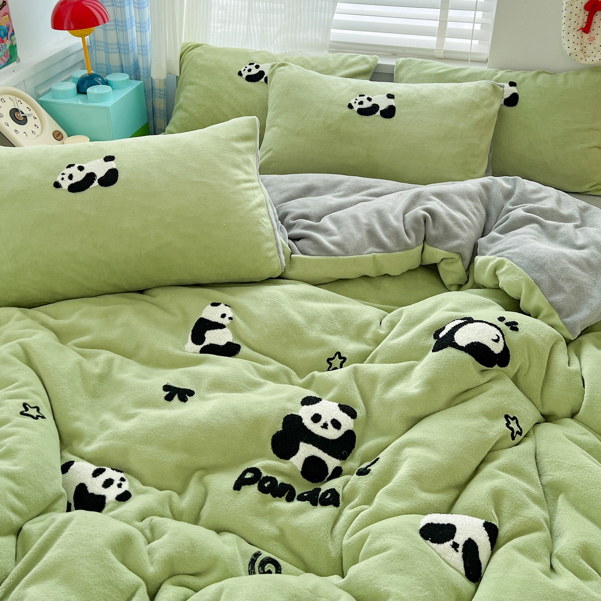 91家纺网 家纺一手货源 找家纺 典曼家纺 2025新款卡通毛巾绣四件套 胖胖熊绿