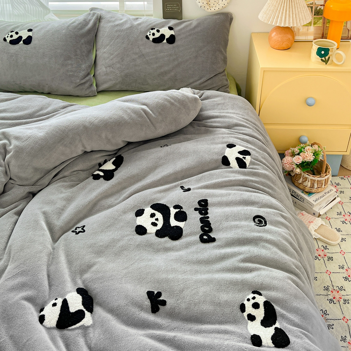 91家纺网 家纺一手货源 找家纺 典曼家纺 2025新款卡通毛巾绣四件套 胖胖熊灰